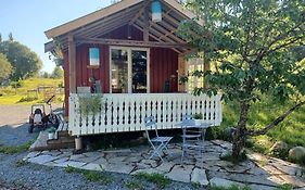 Idyllisk Minihus I Landlige Omgivelser - Med 5 Sengeplasser Og Parkering